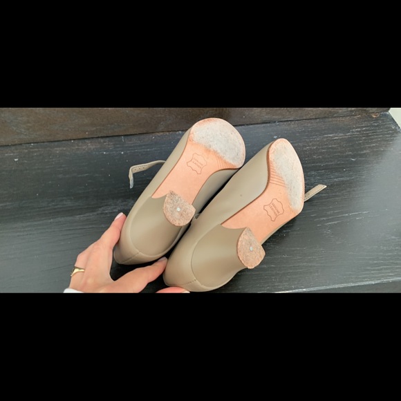 Dancing Shoes Leather in Beige - Picture 4 of 4